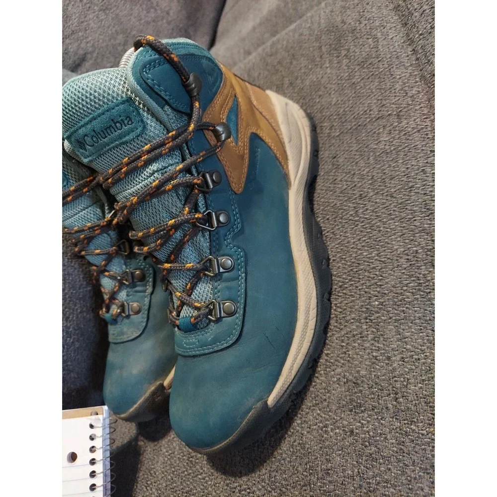 Columbia Womens Newton Ridge Plus Waterproof Hiking Boot Sz 8 Deep  Dusty Green